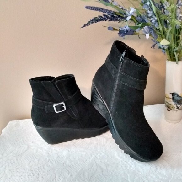 Skechers boots, size 8, black suede - Picture 1 of 11